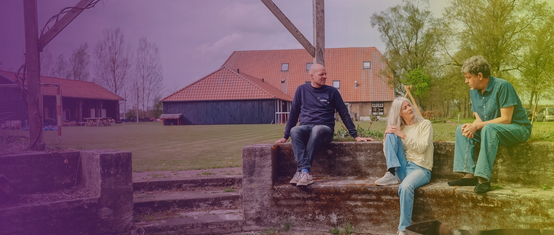 Headerafbeelding Trajectum collega's met cliënt